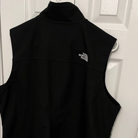 The North Face Black Sleeveless Jacket with Logo - Picture 6 of 6